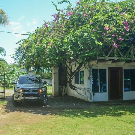 Chalet Castillo El Estor Luaran gambar