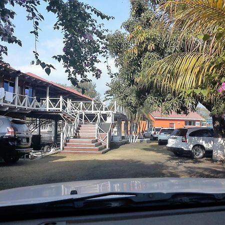 Chalet Castillo El Estor Luaran gambar