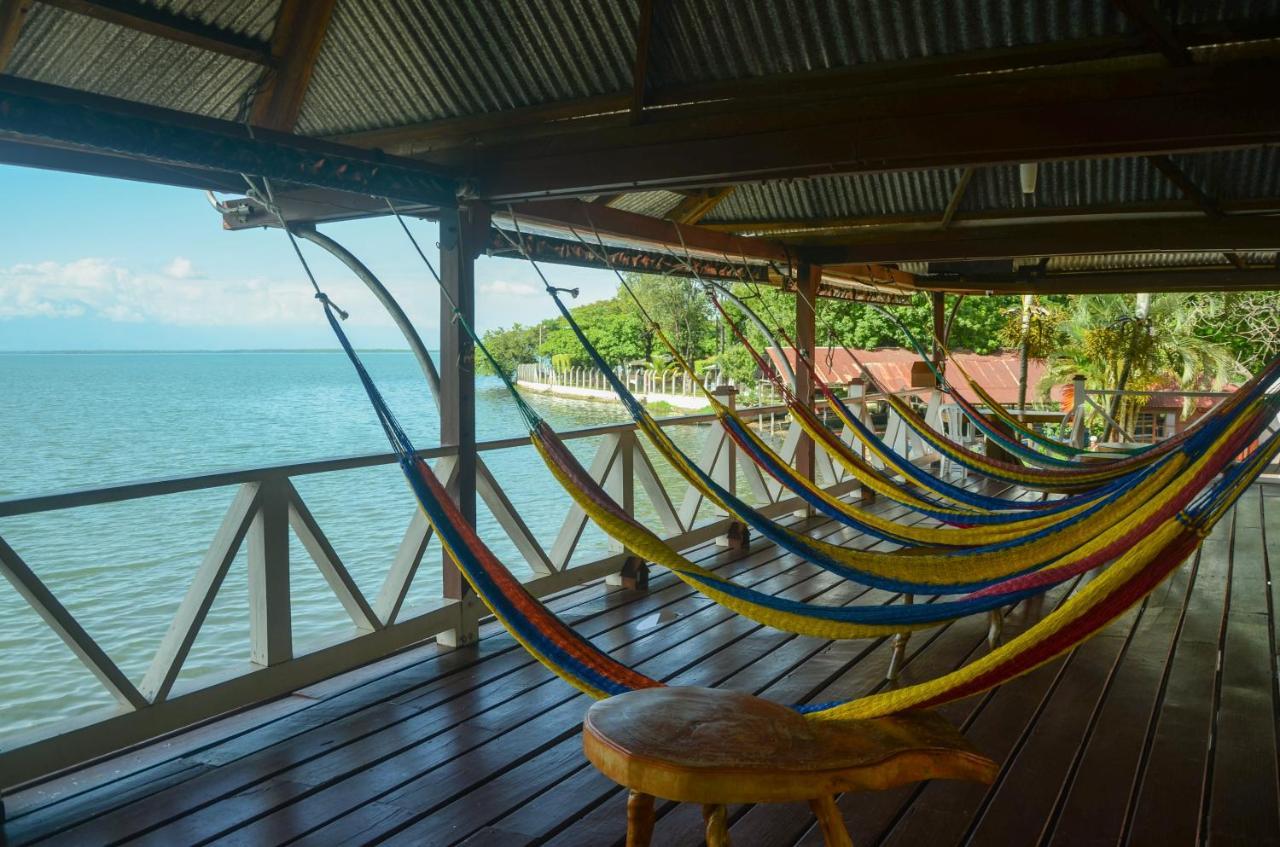 Chalet Castillo El Estor Luaran gambar