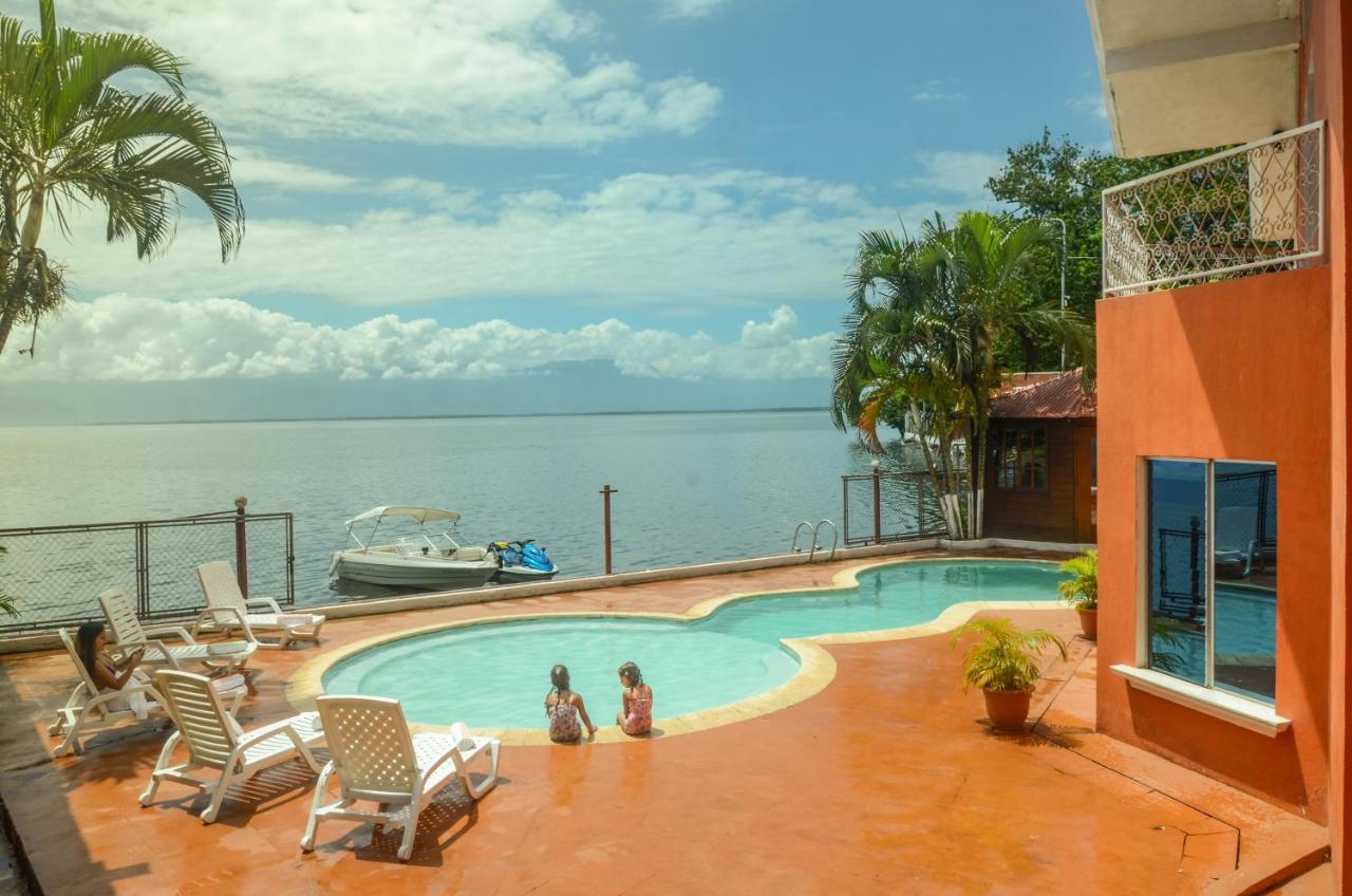 Chalet Castillo El Estor Luaran gambar