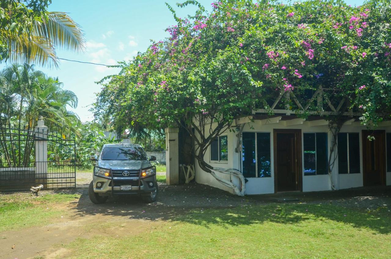Chalet Castillo El Estor Luaran gambar