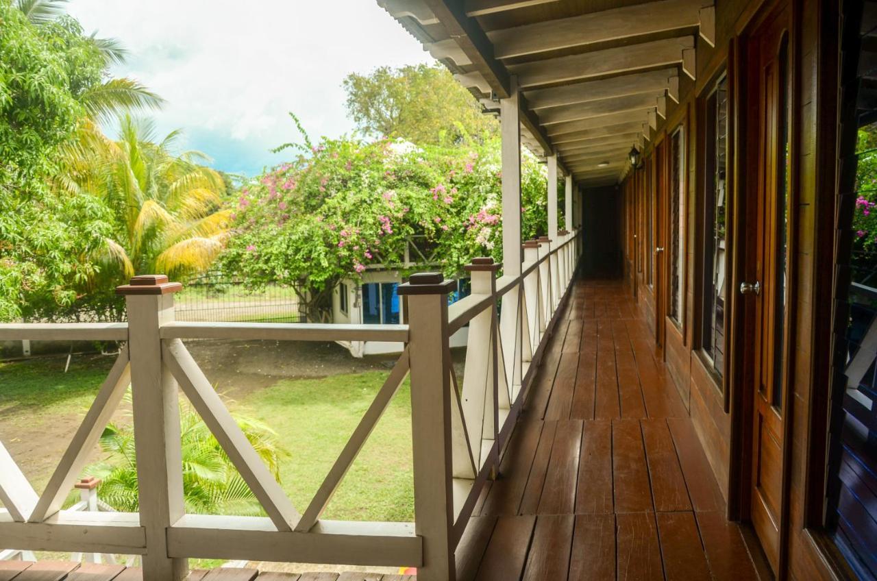 Chalet Castillo El Estor Luaran gambar