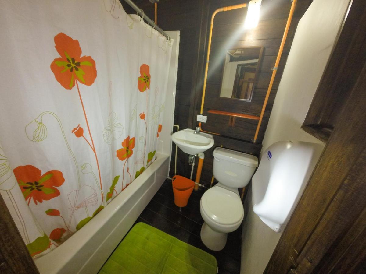 Chalet Castillo El Estor Luaran gambar