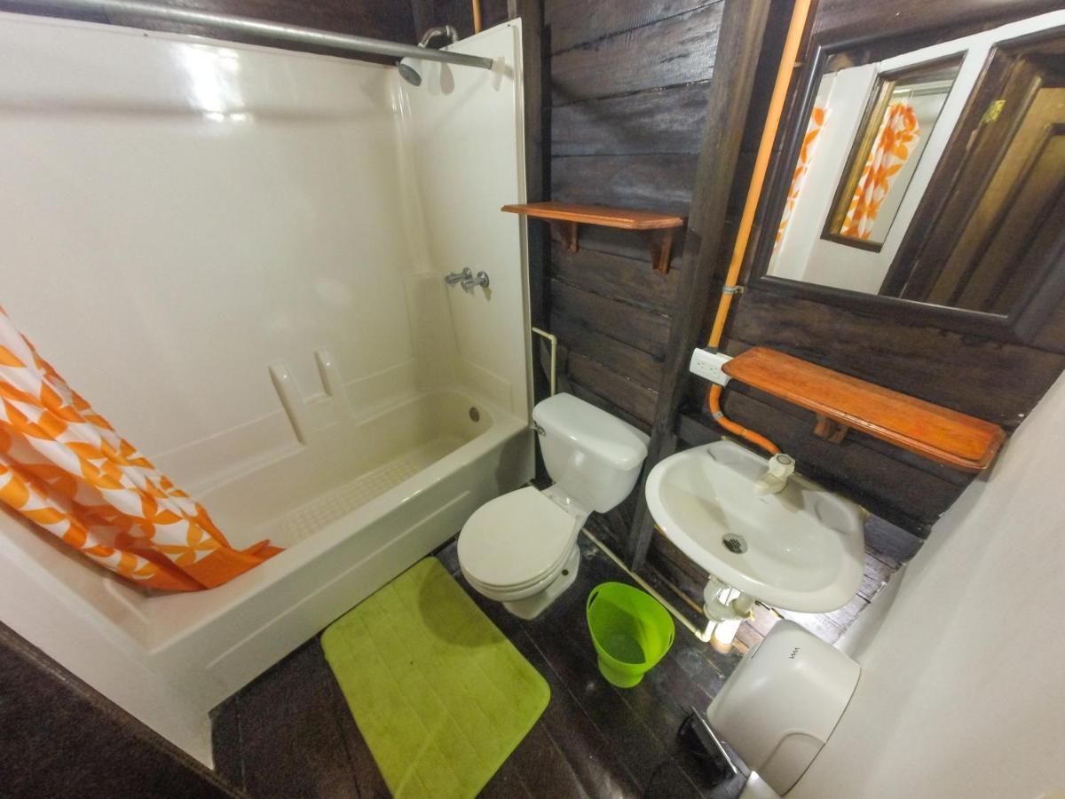 Chalet Castillo El Estor Luaran gambar