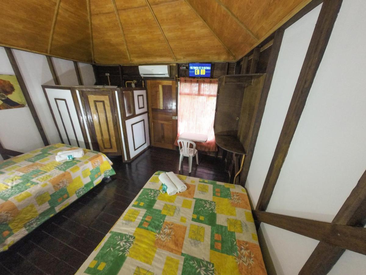 Chalet Castillo El Estor Luaran gambar