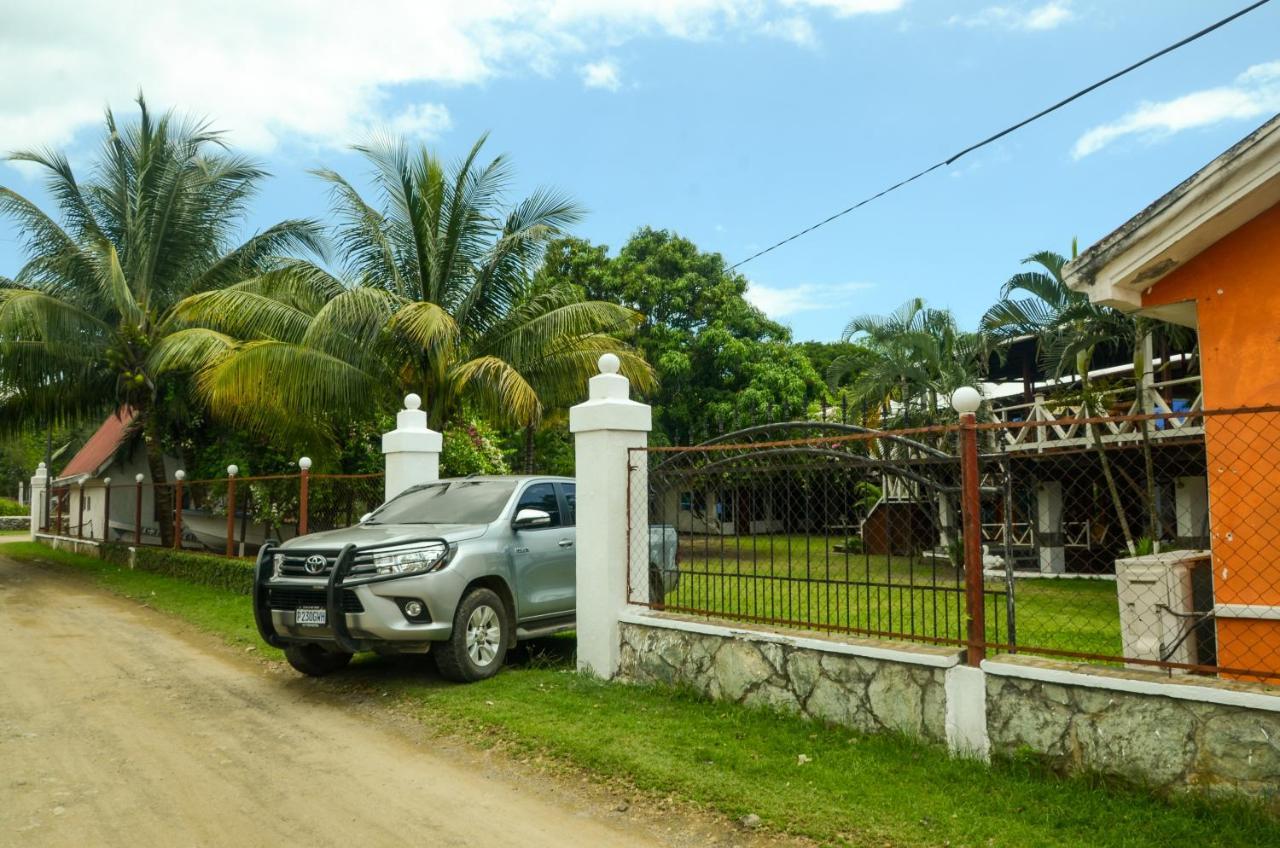 Chalet Castillo El Estor Luaran gambar