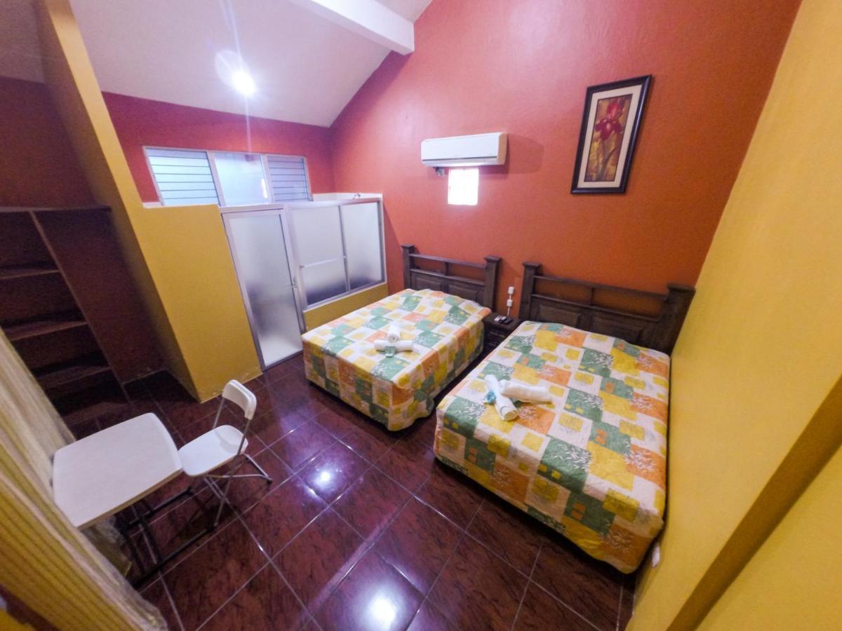 Chalet Castillo El Estor Luaran gambar